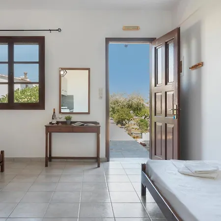 Frantzis 2 - Nisyros * Skála