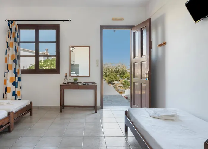 Frantzis 2 - Nisyros * Πάλοι